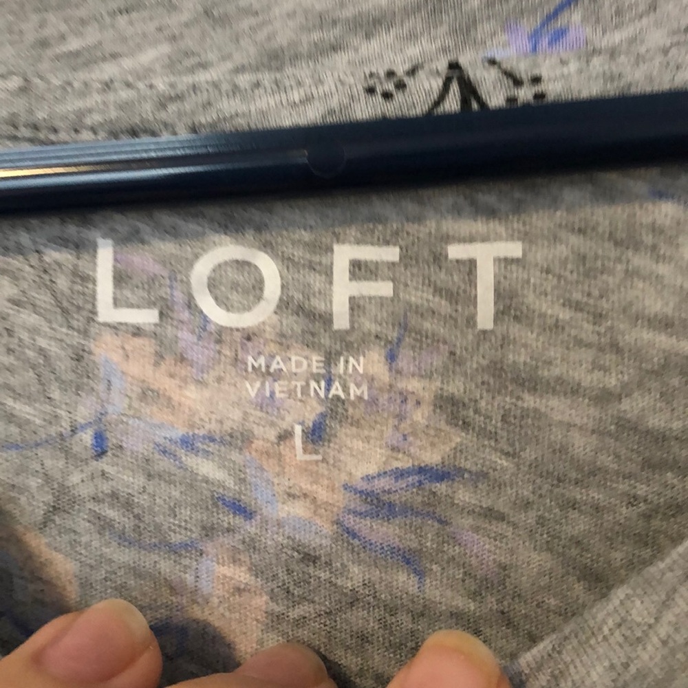 Gray tshiry - Picture 2 of 3